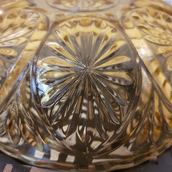 VINTAGE SCALLOP EDGE AMBER YELLOW TEXTURED GLASS SERVING BOWL - Picture 6 of 10